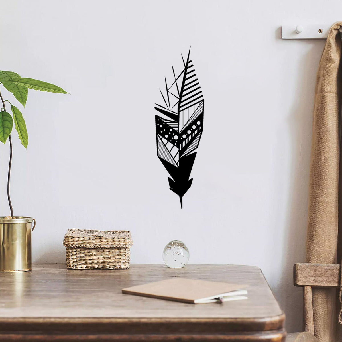 Plume géométrique en métal noir, déco murale verticale