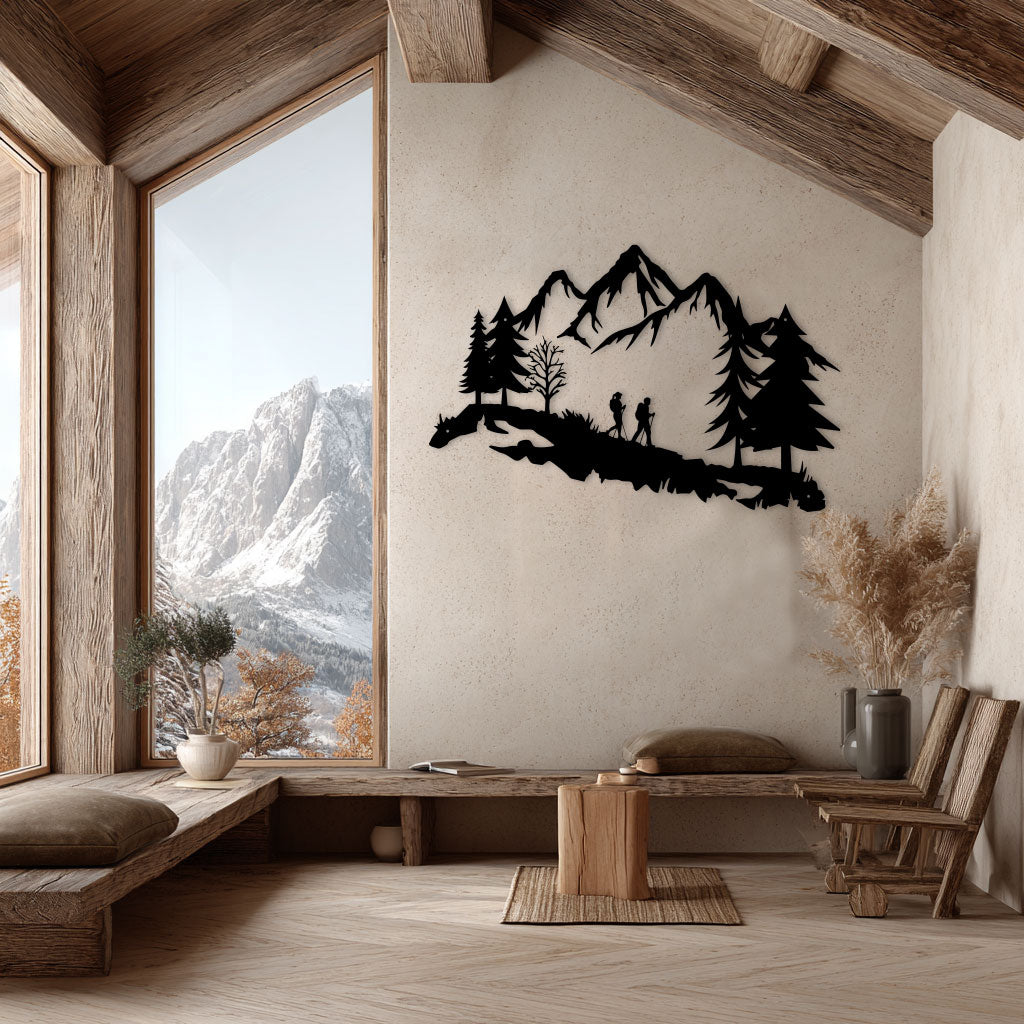 Randonneurs en montagne entre les sapins, déco murale métal noir, vue 4