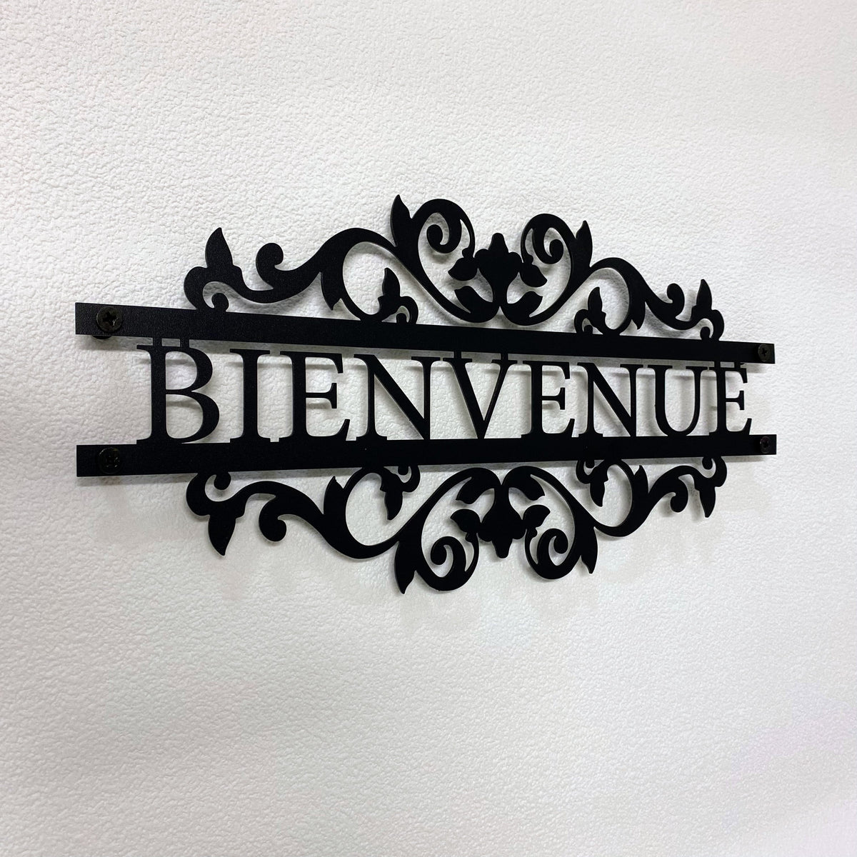Plaque Bienvenue en métal noir à arabesques, déco d'entrée, vue 2