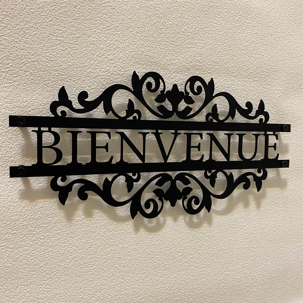 Plaque Bienvenue en métal noir à arabesques, déco d'entrée, vue 5