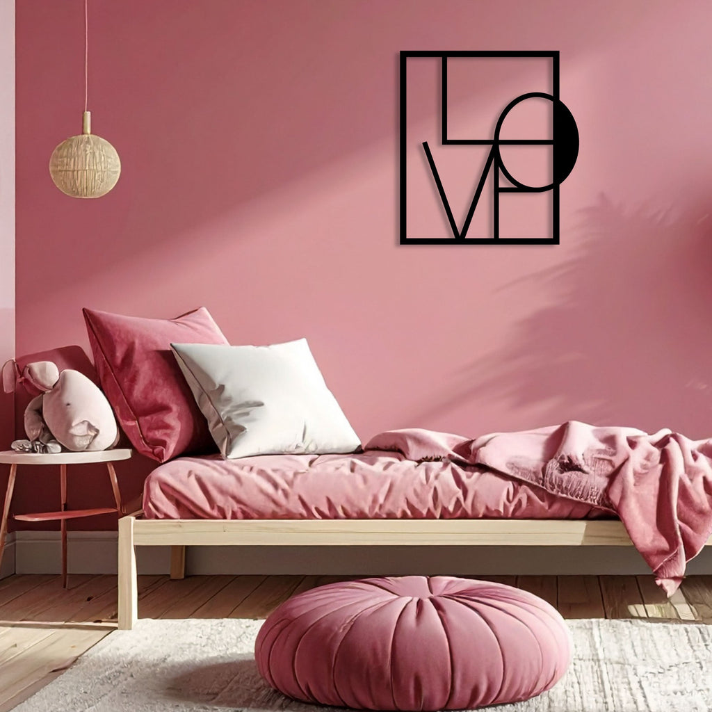 Mot Love dans un cadre, décoration murale en métal noir