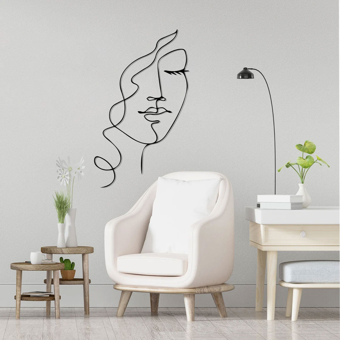 Visage de femme aux cheveux bouclés en métal noir, line art, vue 4