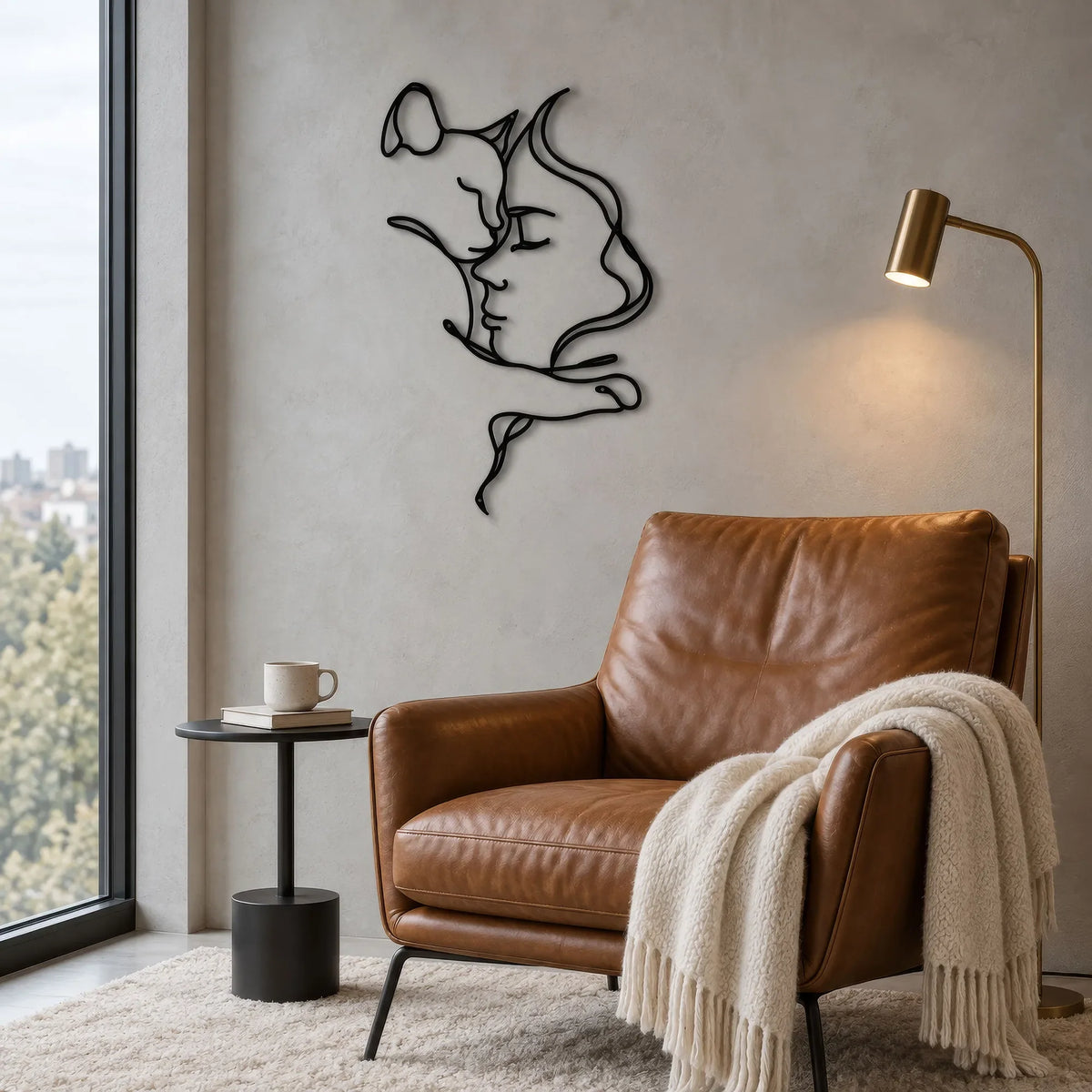 Femme et son chat joue contre joue, déco murale en métal noir, vue 5
