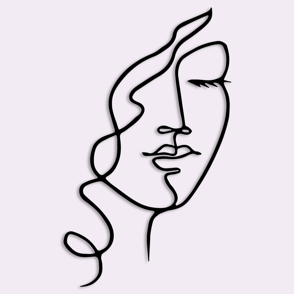 Visage de femme aux cheveux bouclés en métal noir, line art
