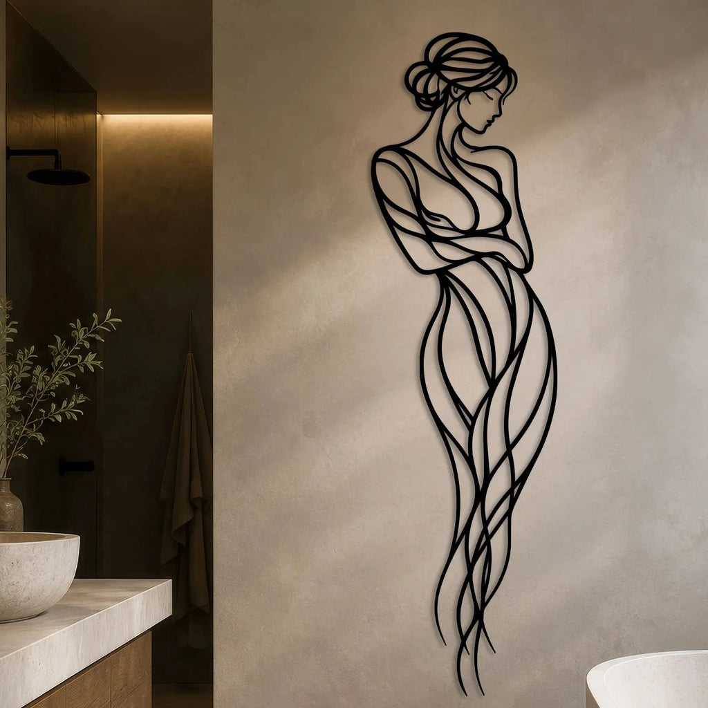 Femme en chignon aux lignes fluides, déco murale verticale