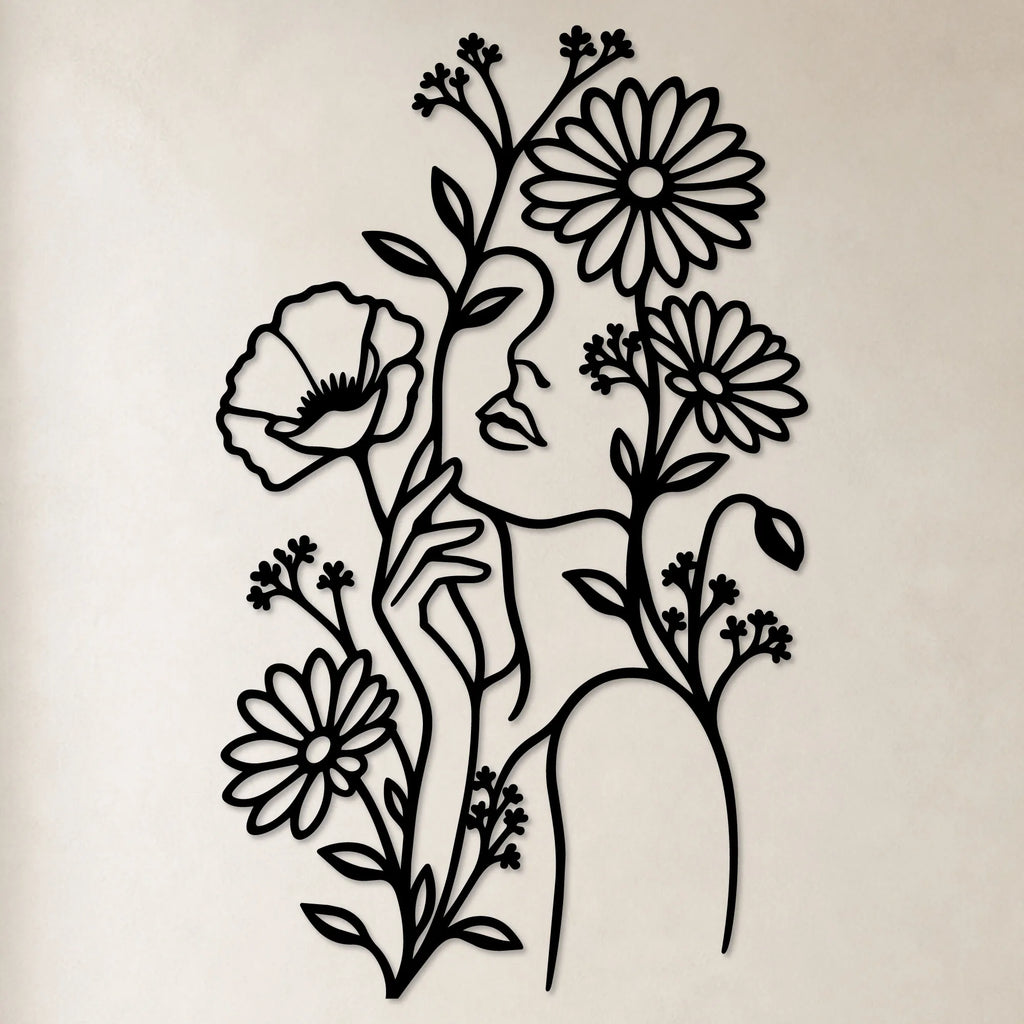 Visage de femme entouré de fleurs en métal noir, déco murale