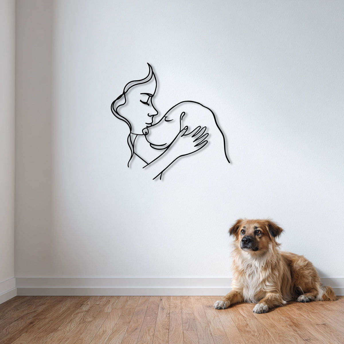 Femme embrassant son chien en métal noir, déco murale, vue 5