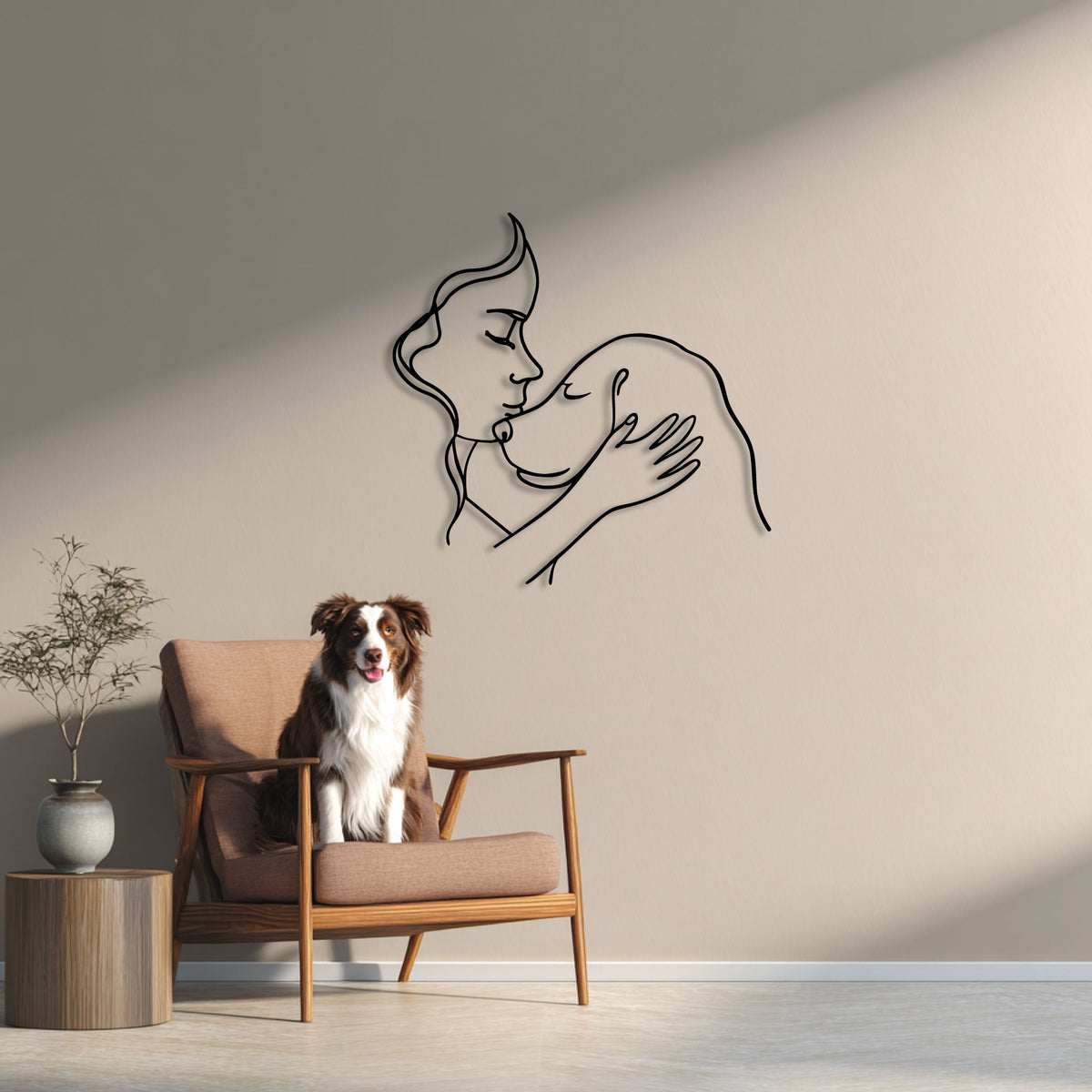 Femme embrassant son chien en métal noir, déco murale, vue 4
