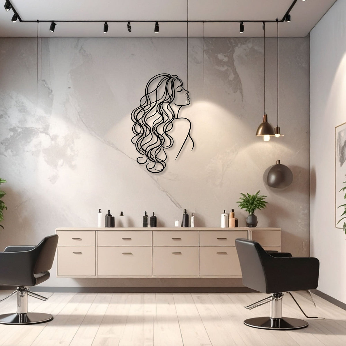 Femme aux longs cheveux ondulés en métal noir, déco coiffure, vue 4